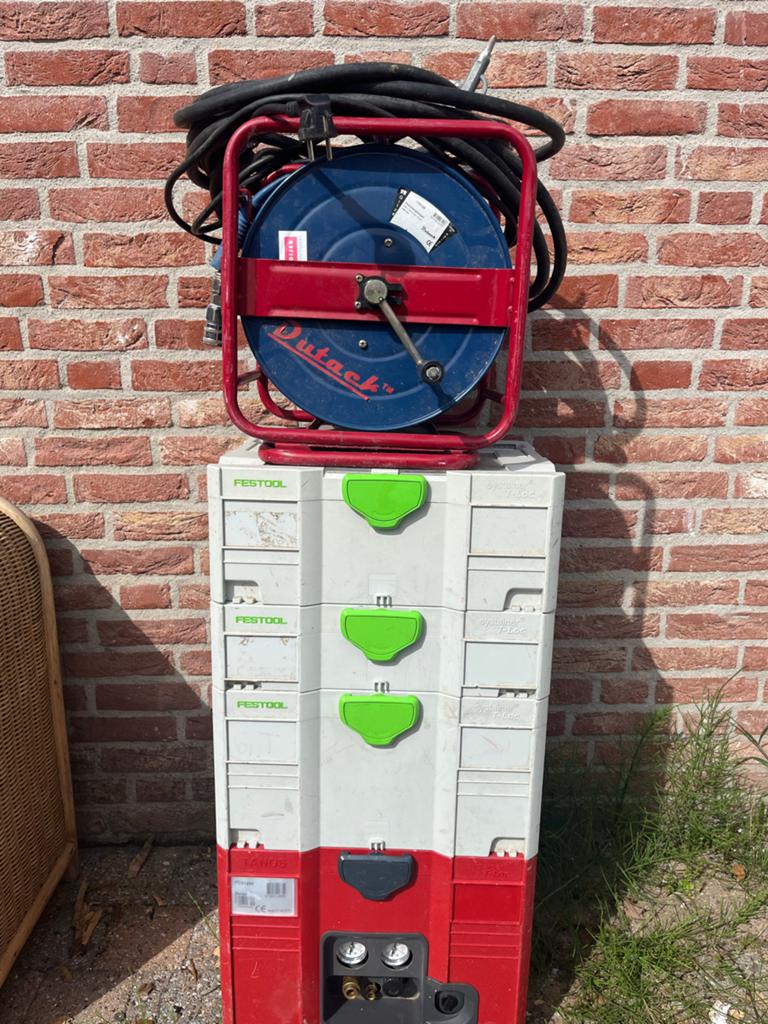 Compressor set met tackers, slangen en toebehoren, Doe-het-zelf en Verbouw, Gereedschap | Overige machines, Ophalen of Verzenden