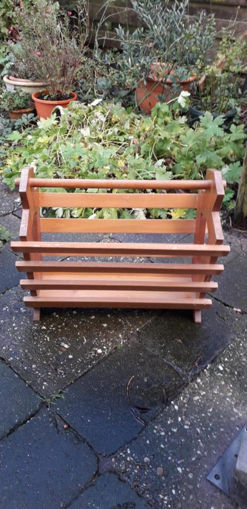 Houten tijdschriftenrek / boekenrek, Ophalen, Gebruikt