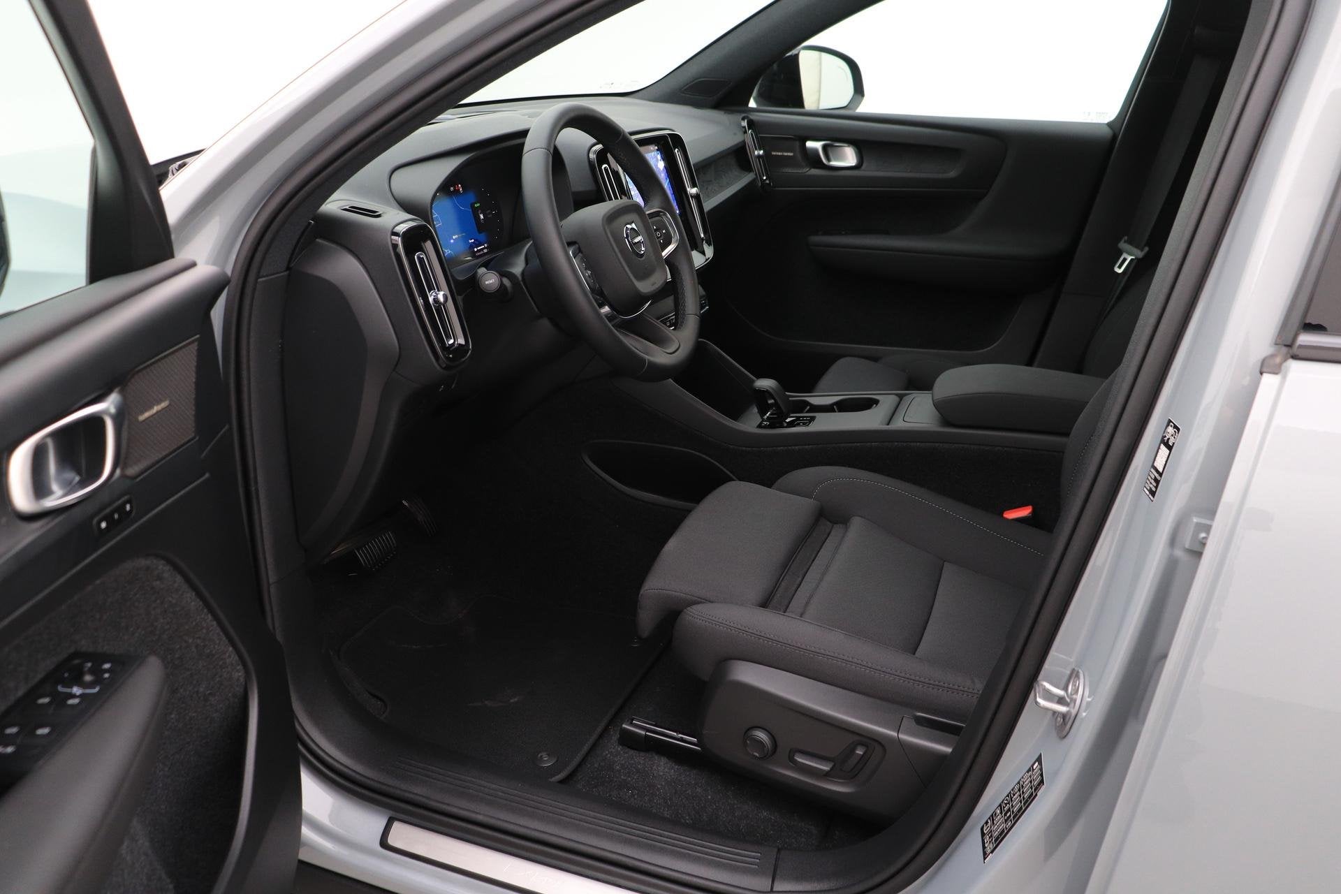 Volvo EX40 Single Motor Extended Range Plus Black Edition |, Automaat, Gebruikt, 252 pk, 1975 kg