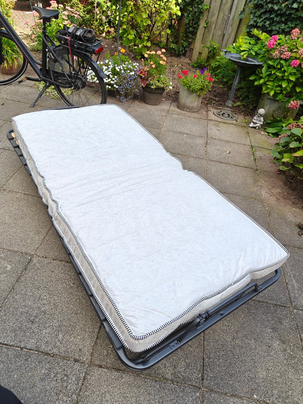Inklapbaar logeerbed 200x90cm met wieltjes, Huis en Inrichting, Ophalen, Eenpersoons, 200 cm, 90 cm