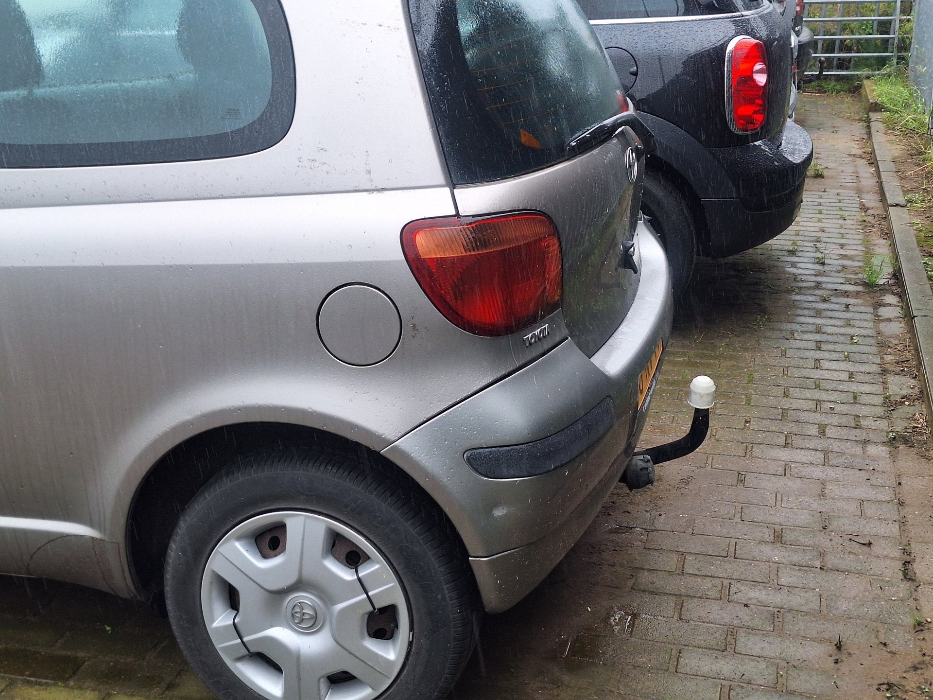 Toyota Yaris €1649,-1.0 VVT-i Idols Trekhaak Apk 2027, Stof, Gebruikt, 31 €/maand, 4 cilinders