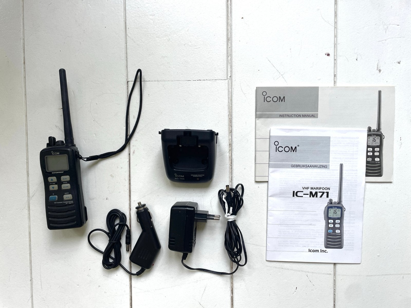 Icom IC-M71 waterdichte handmarifoon met lader+accessoires, 15 km of meer, Ophalen of Verzenden, Zo goed als nieuw, Portofoon of Walkie-talkie