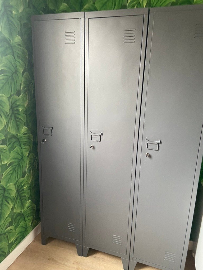 Industriële metalen lockerkast met sleutelslot, Huis en Inrichting, Kasten | Lockerkasten, Ophalen, Zo goed als nieuw, Industrieel
