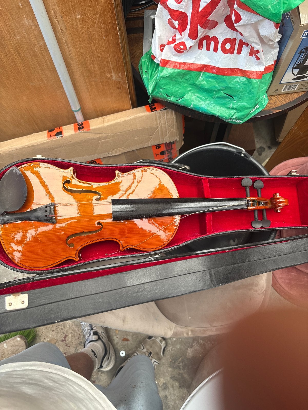 Viool met koffer - snaren moeten vervangen worden, Muziek en Instrumenten, Strijkinstrumenten | Violen en Altviolen, Gebruikt