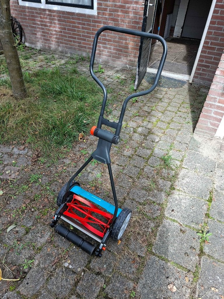 Gardena handgrasmaaier 330, Tuin en Terras, Grasmaaiers, Ophalen, Handgrasmaaier, Zo goed als nieuw, 30 t/m 39 cm