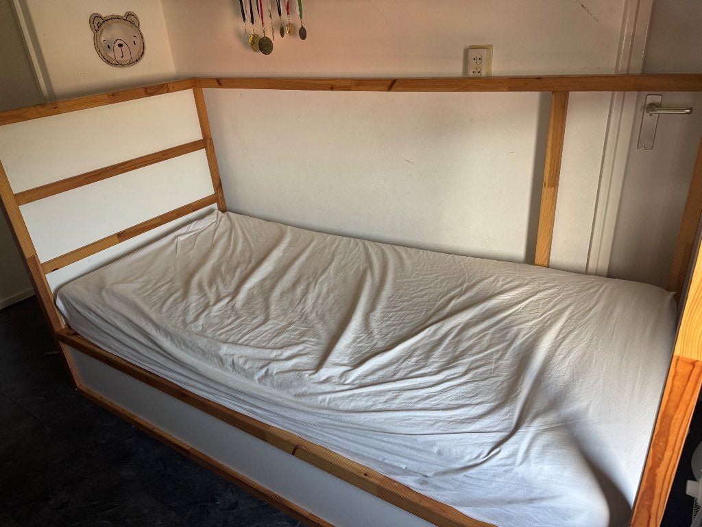 ikea bed kura, Huis en Inrichting, Slaapkamer | Bedden, Ophalen, Verstelbaar, Eenpersoons, Wit