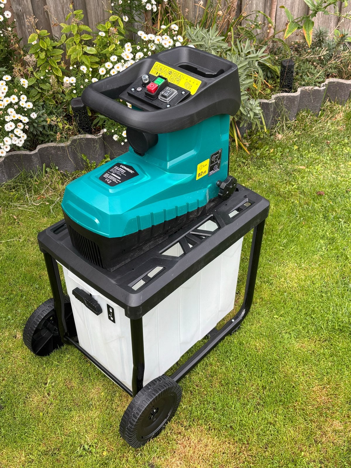 Vonroc GS503AC Silent Hakselaar 2800W met opvangbak 60L, Ophalen, Nieuw, Elektrisch, Met opvangbak