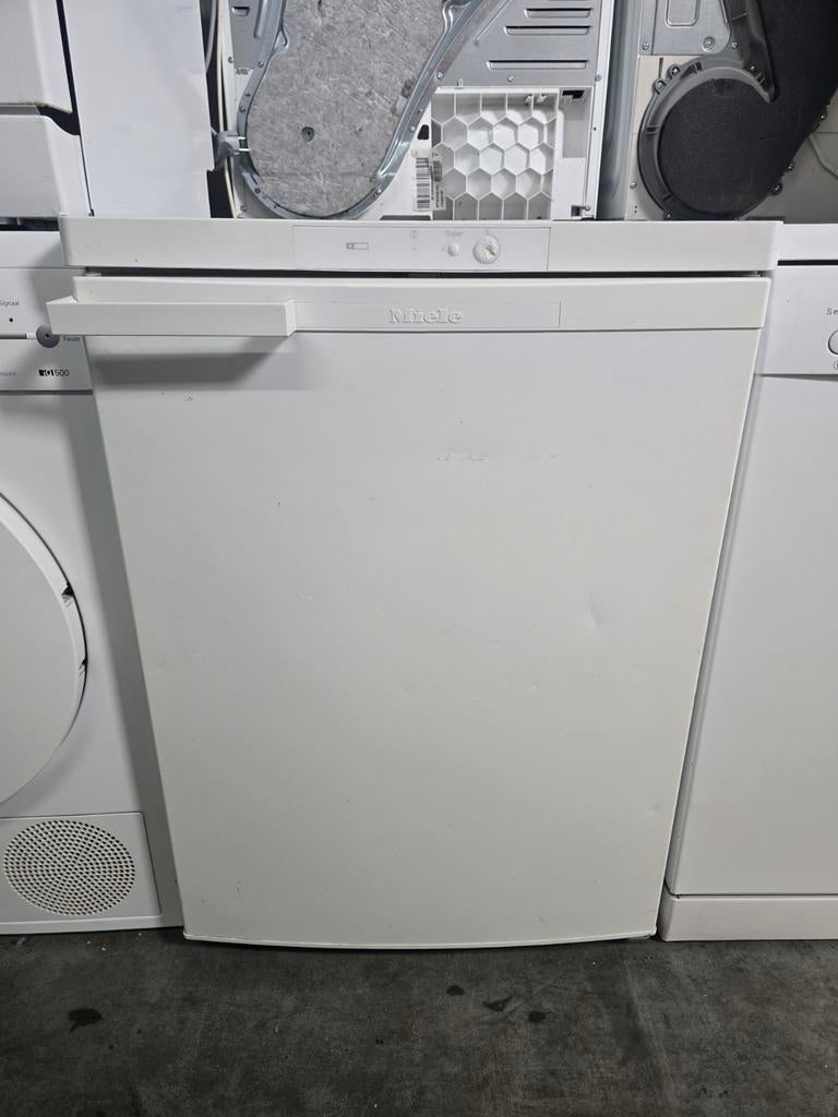 Koopje! Keurige ruime Miele tafelmodel koelkast met vriesvak, Witgoed en Apparatuur, Koelkasten en IJskasten, Miele, 200 liter of meer