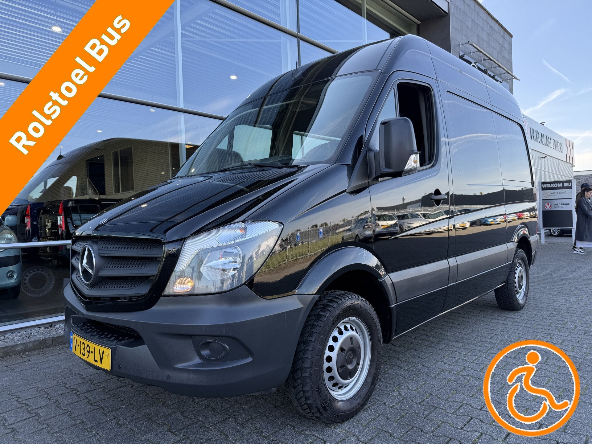 Mercedes-Benz Sprinter L1H2 Rolstoelbus 2+1 Side-To-Side 213, Auto's, Bestelauto's, 13 km/l, Euro 5, Gebruikt, Zwart