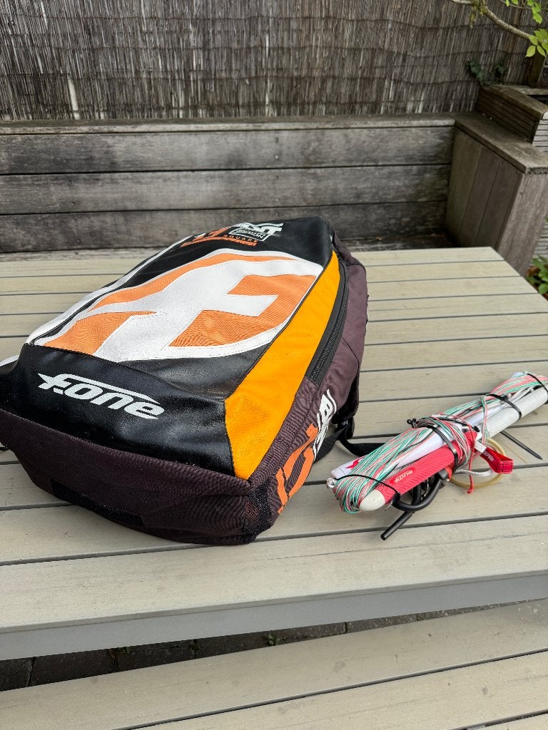 Kiteset: F-One Bandit 11m kite + North board + Harnas + Pomp, Watersport en Boten, Gebruikt, Kitesurf-set, Directional, 11 m²