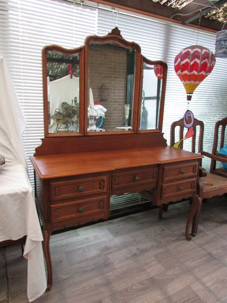 Barok eiken kaptafel 3 luik spiegel queen anne stijl 325,00, Ophalen, Barok queen anne stijl, 100 tot 150 cm, Zo goed als nieuw