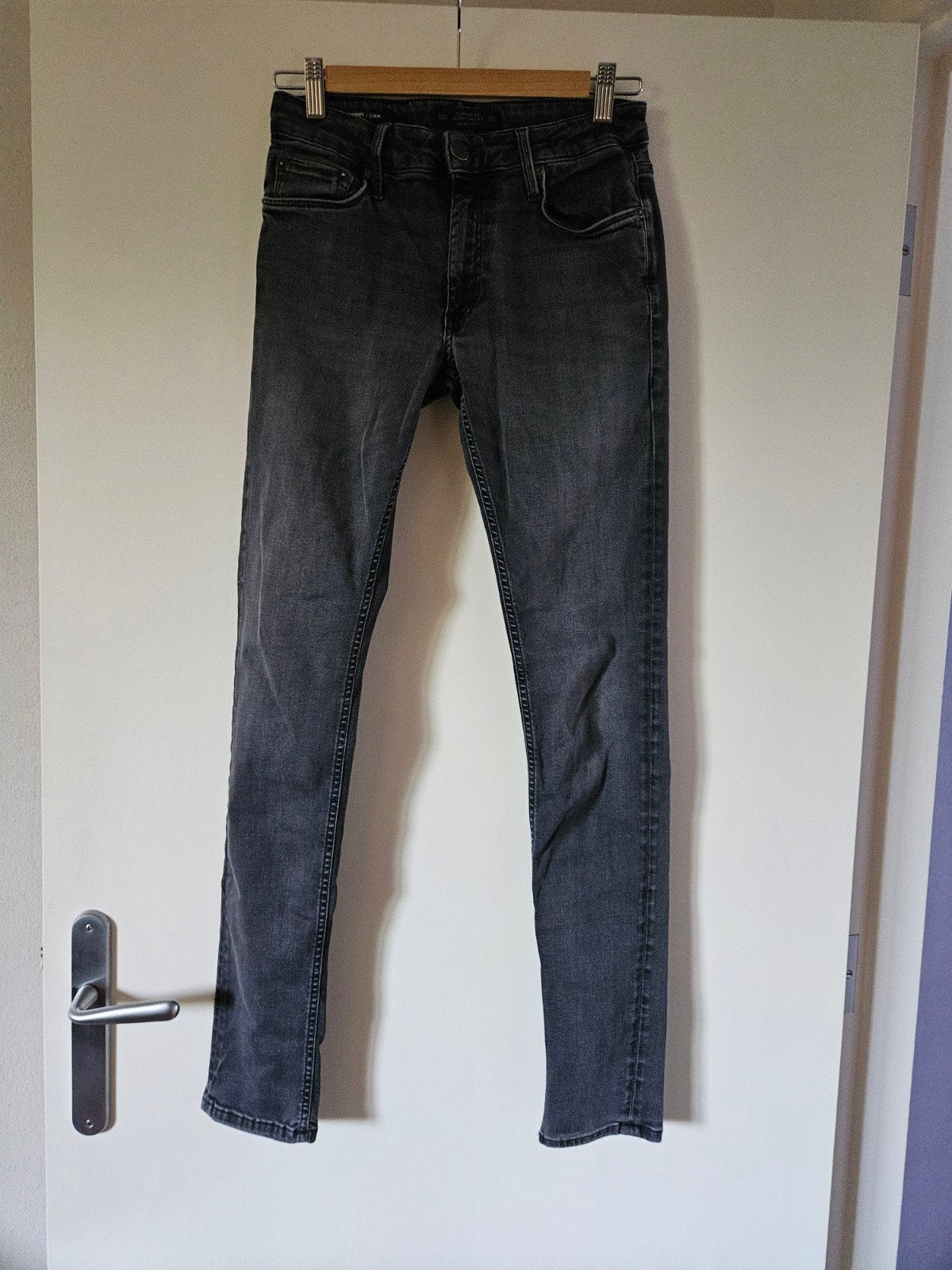 2x Jack & Jones Jeans Zwart & Blauw W28 L32 ZGAN, Ophalen of Verzenden, Zo goed als nieuw, Blauw, W32 (confectie 46) of kleiner