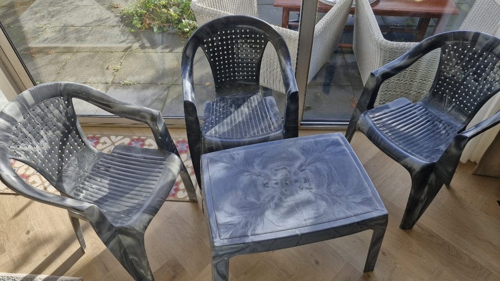 3 plastic chairs and 1 table for outdoor use, Ophalen, Gebruikt, Rechthoekig, Plastic