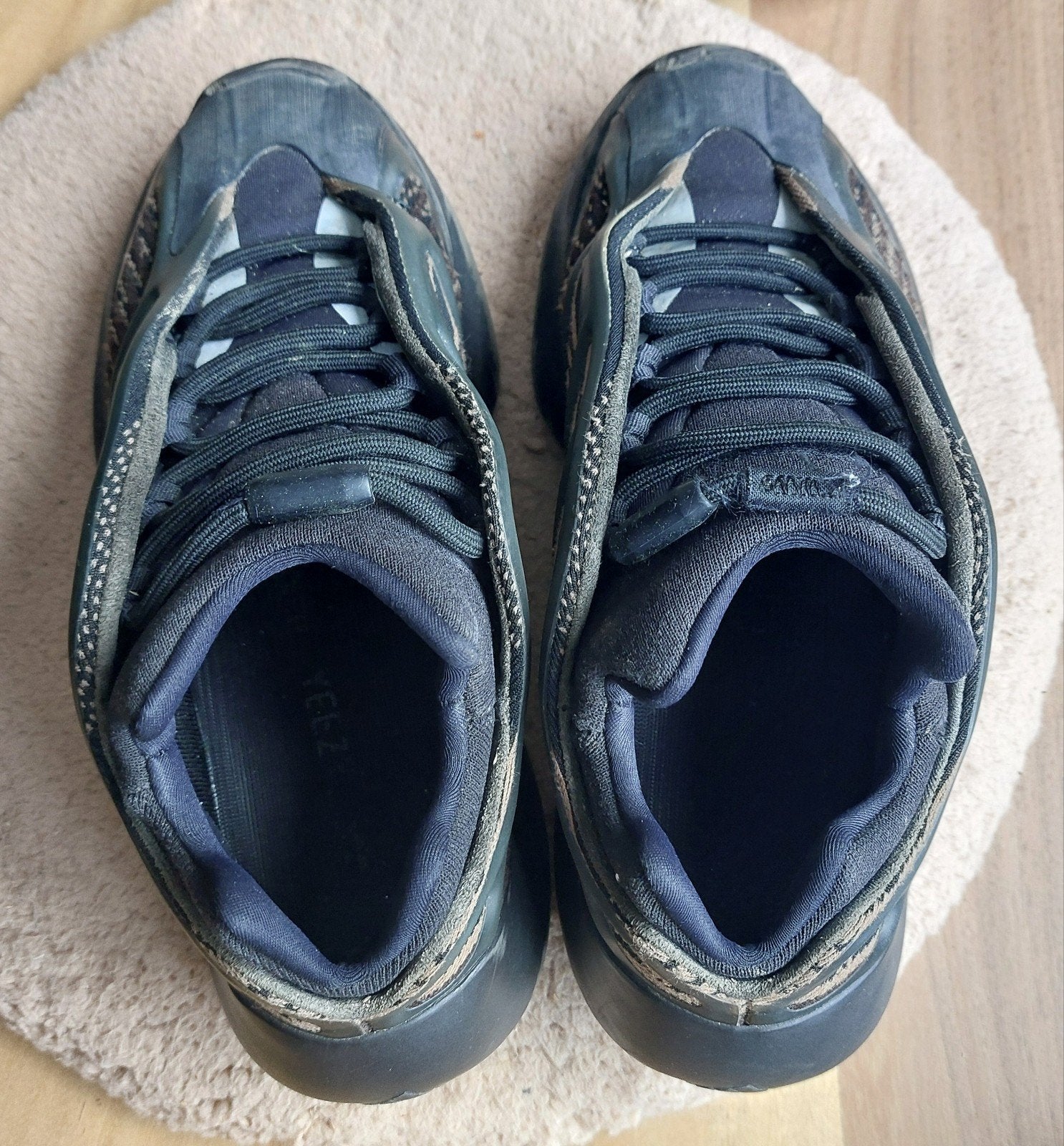 Adidas Yeezy 700 V3 Azael - Maat 40, Zwart, Ophalen of Verzenden, Adidas Yeezy, Sneakers of Gympen