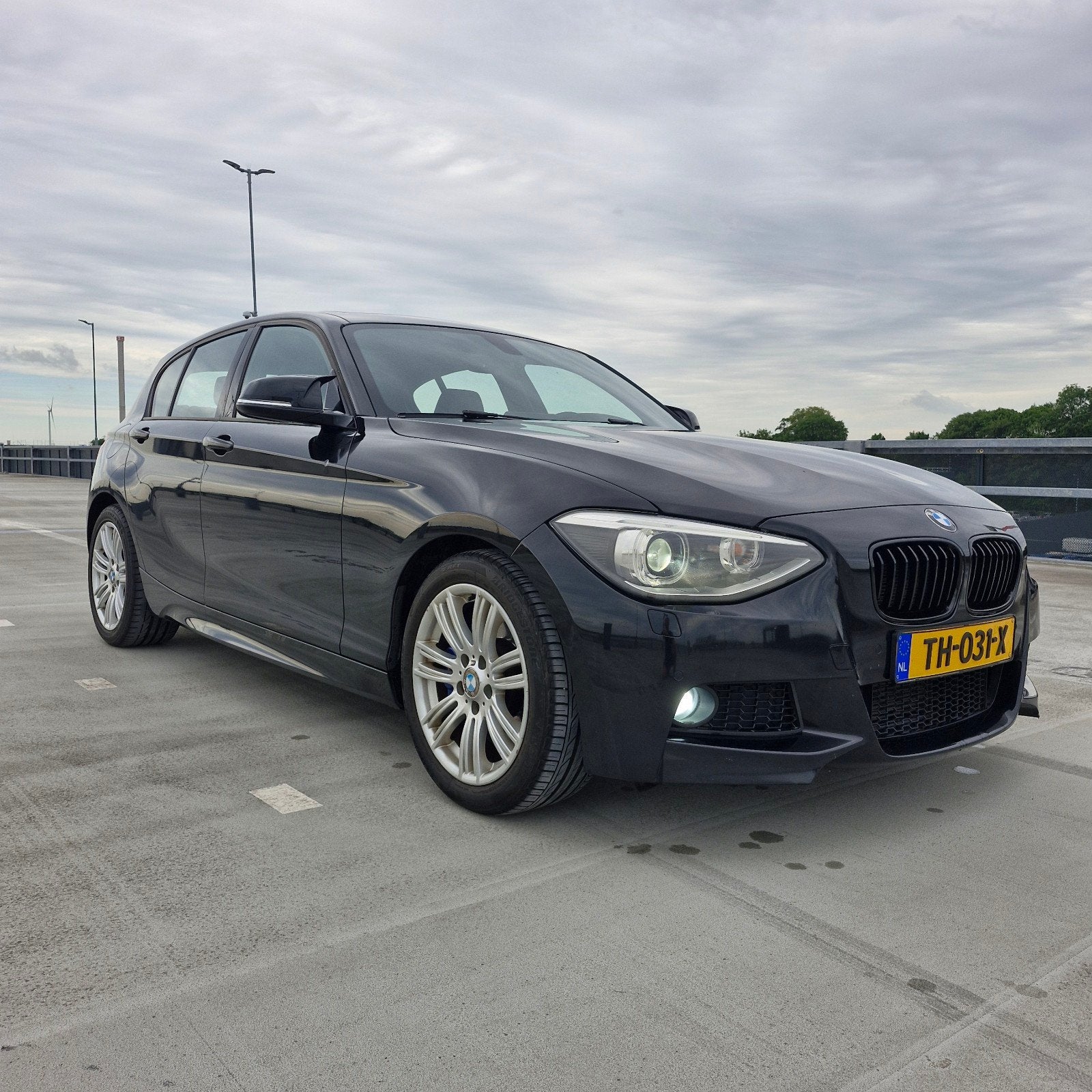 Zeer nette BMW F20 116i M pakket Big Brakes alcantara / leer, 1-Serie, Achterwielaandrijving, Zwart, Adaptieve lichten