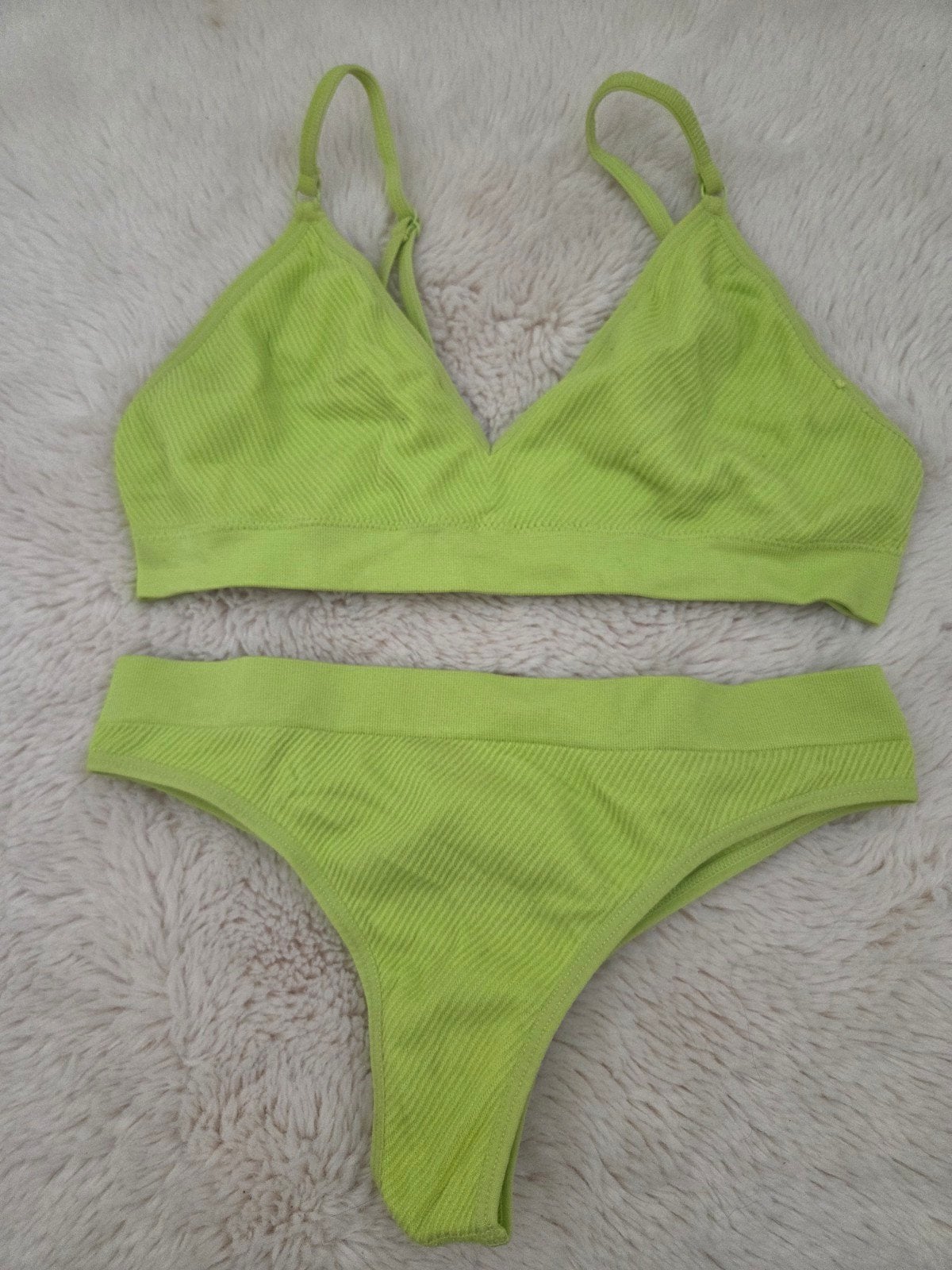Gifgroene Bralette & String Set  Maat S, Ophalen of Verzenden, Zo goed als nieuw, Bikini