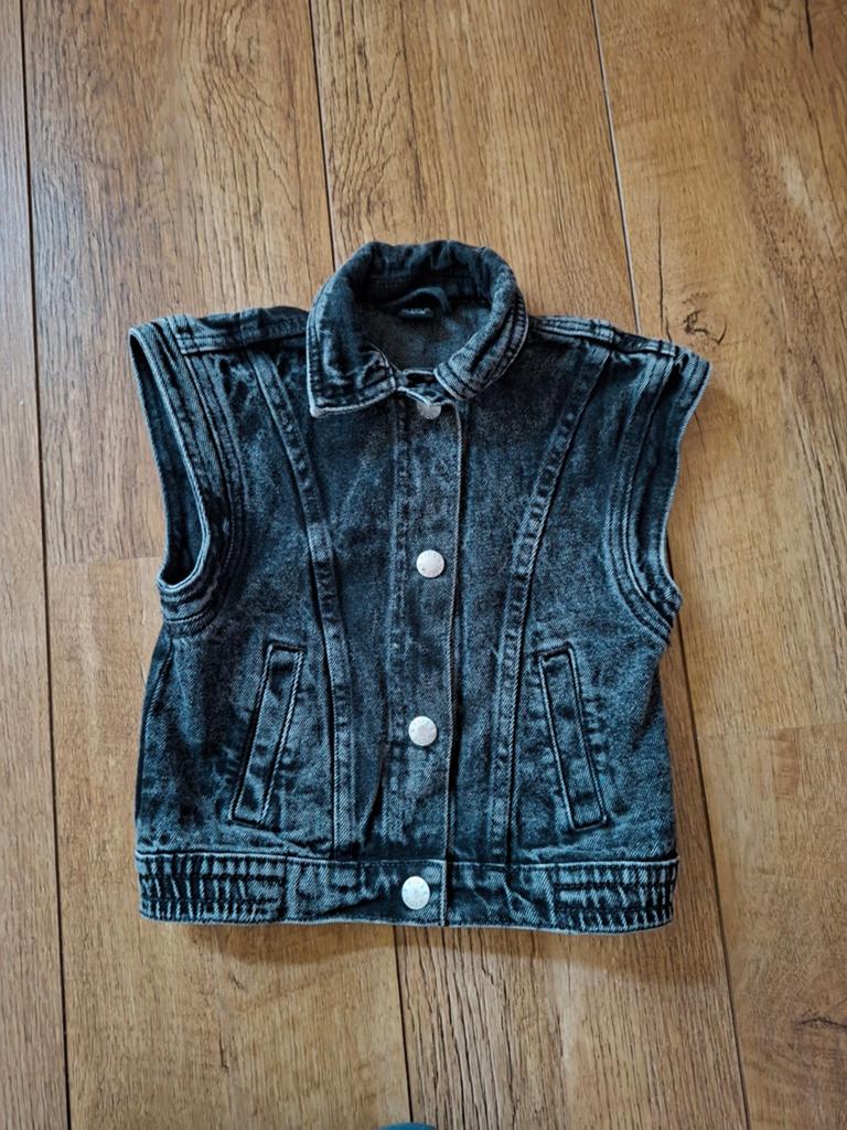 Zwart spijkergilet Wibra maat 110/116, Overige typen, Jongen of Meisje, Ophalen of Verzenden, Zo goed als nieuw