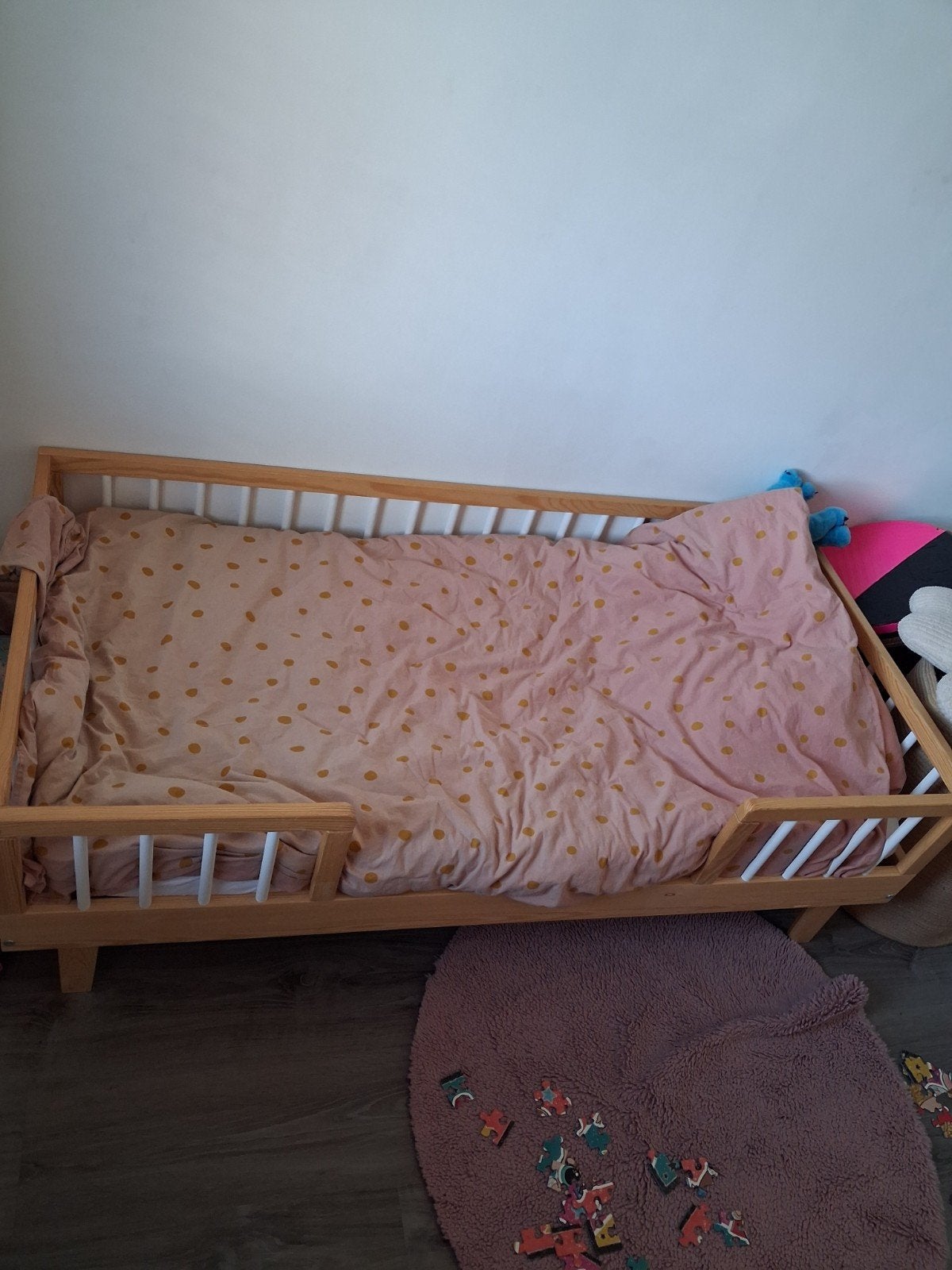 Peuterbed meisjes 70x140cm met matras en beddengoed, Ophalen of Verzenden, Zo goed als nieuw, Eenpersoons