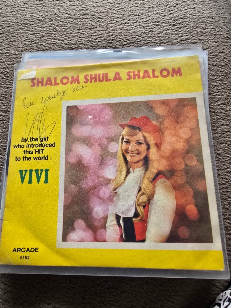 vivi shalom shula a shalom / the sea die ring, Verzenden, Gebruikt, 7 inch, Levenslied of Smartlap