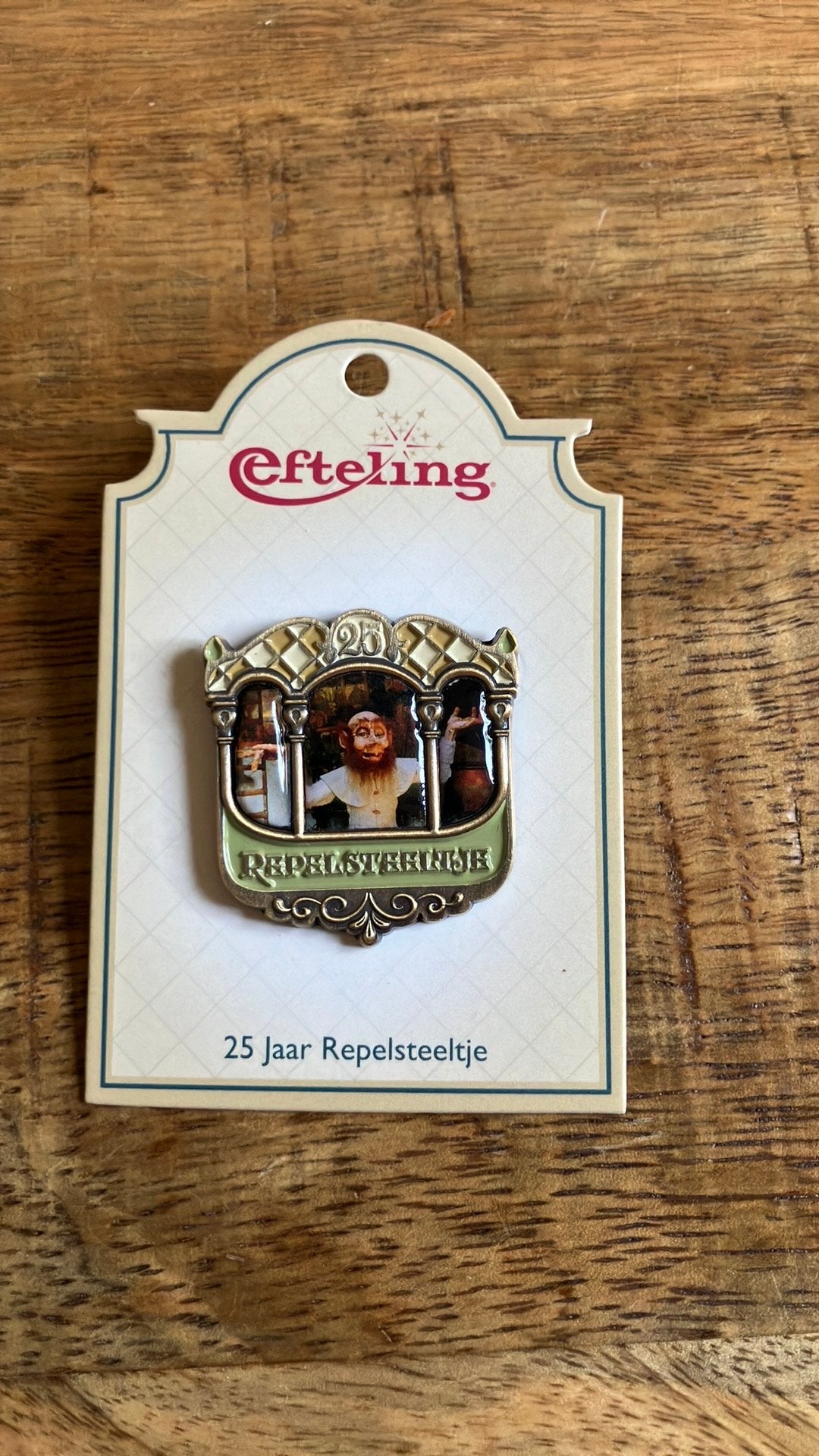 Efteling Pin Repelsteeltje 25 jaar, Verzamelen, Efteling, Ophalen of Verzenden, Zo goed als nieuw, Button of Speldje