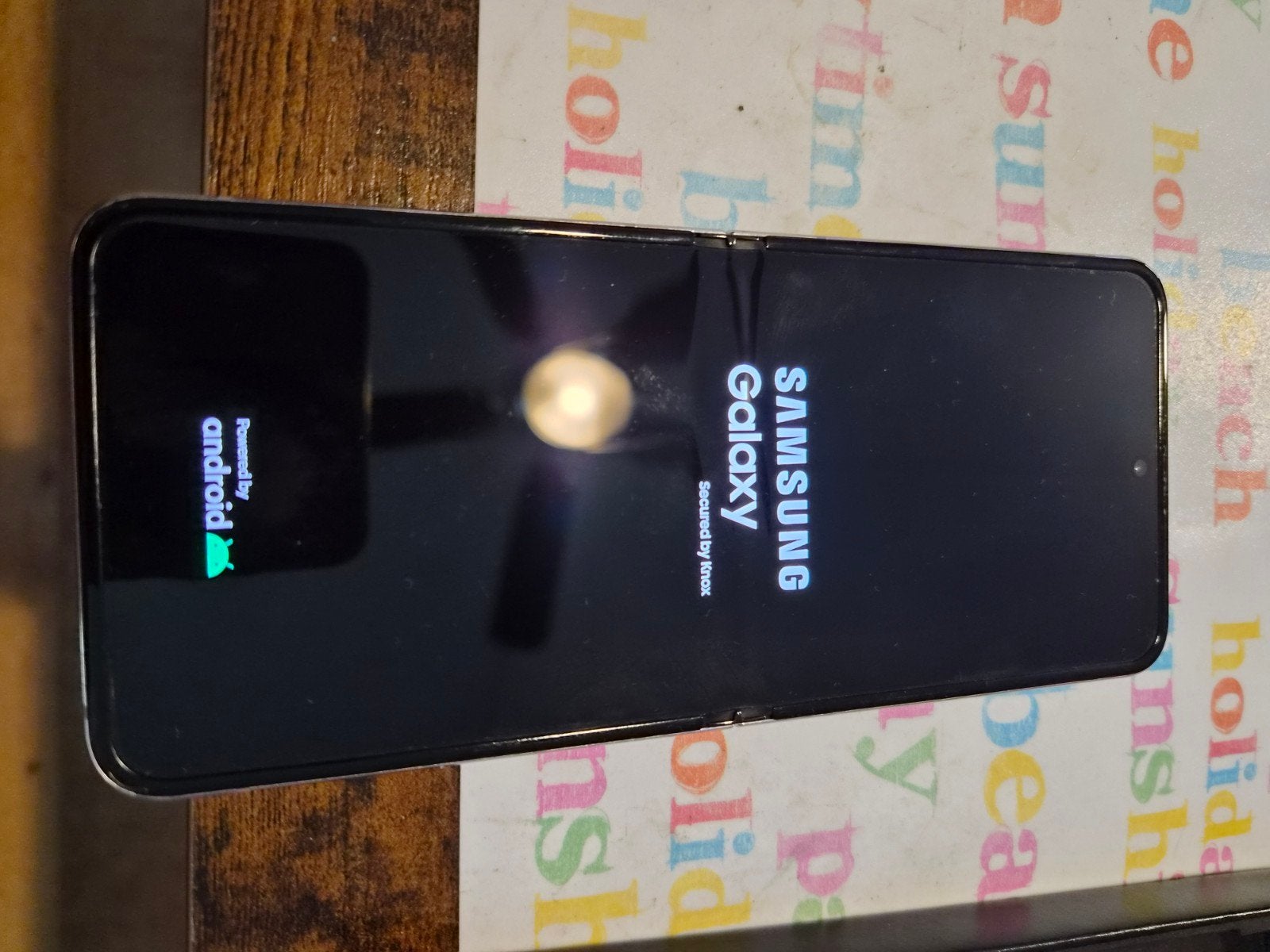 Foto 6 van Samsung Galaxy Z Flip5 256GB Lavendel - Zo goed als nieuw