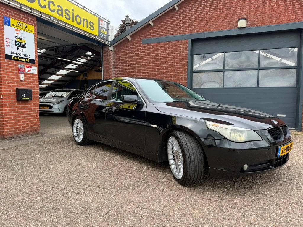 BMW 5-serie 520i Executive in super staat Dealer onderh., Auto's, BMW, Achterwielaandrijving, Gebruikt, Zwart, Bedrijf