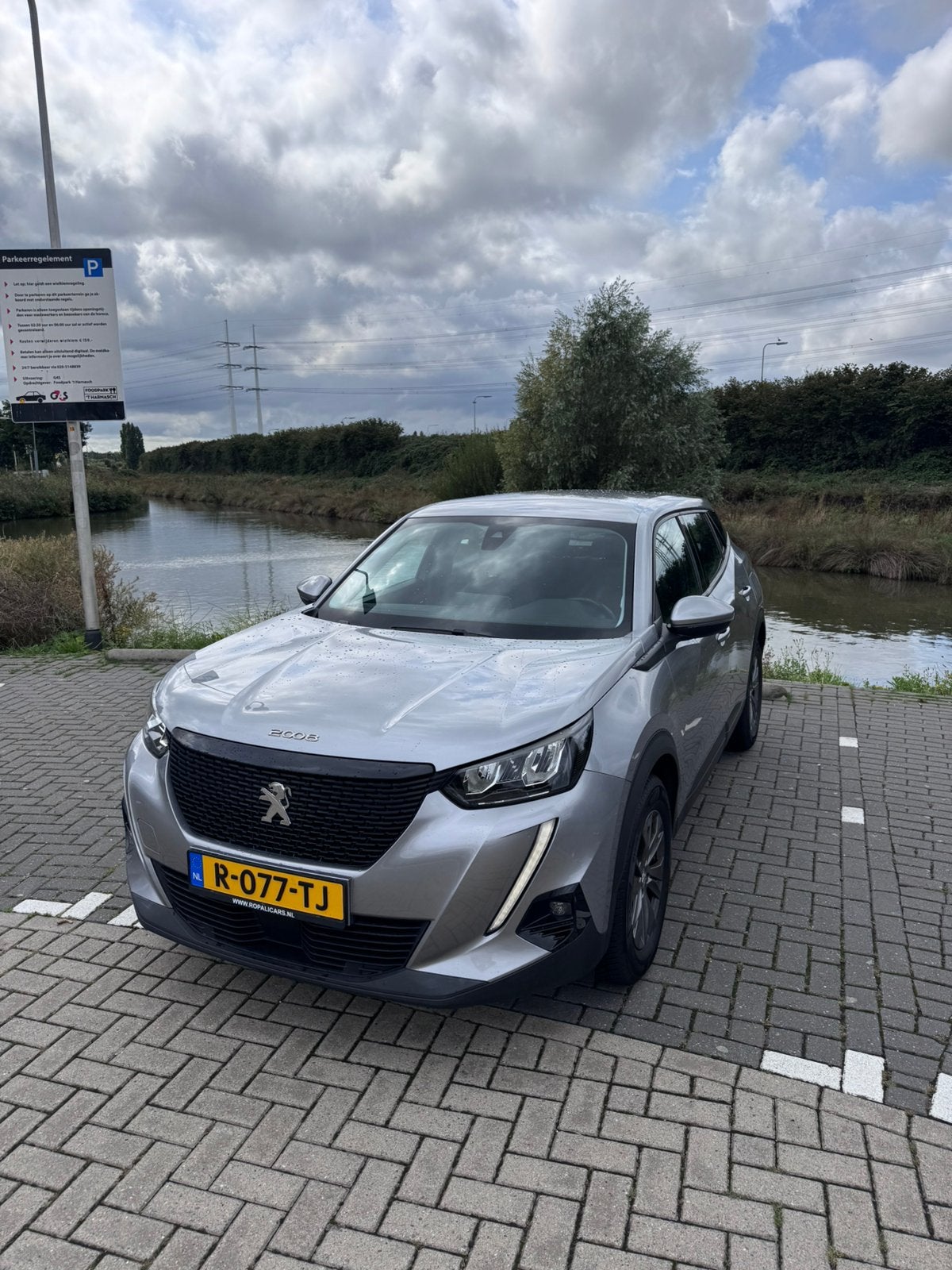 Peugeot 2008 1.2 Puretech 130pk Eat8 2020 Grijs, Stof, 1199 cc, 610 kg, 1200 kg