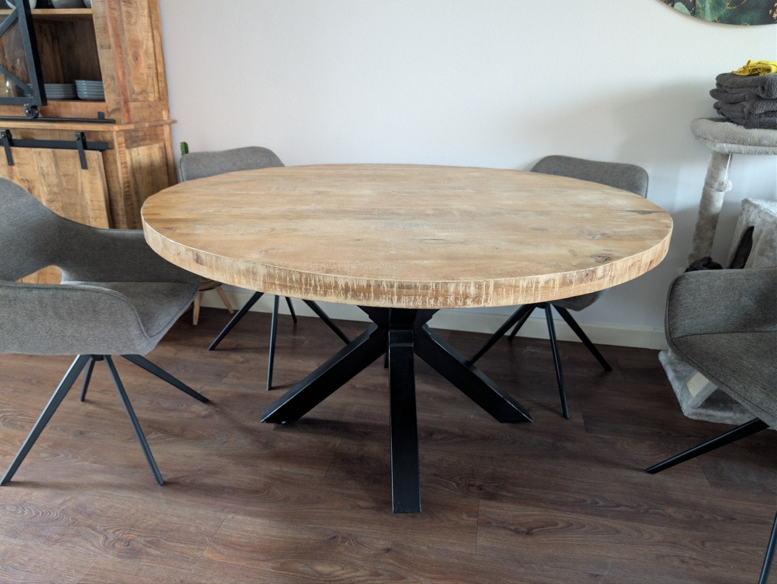 Tafel mangohout rond 140cm, Huis en Inrichting, Ophalen, Rond, Zo goed als nieuw, 100 tot 150 cm