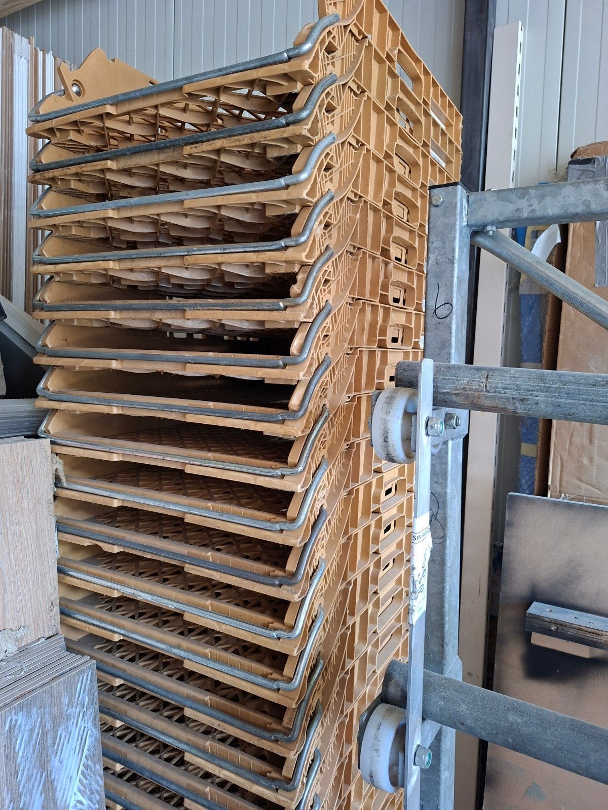 Broodkratten en broodkratkarren te koop, Ophalen
