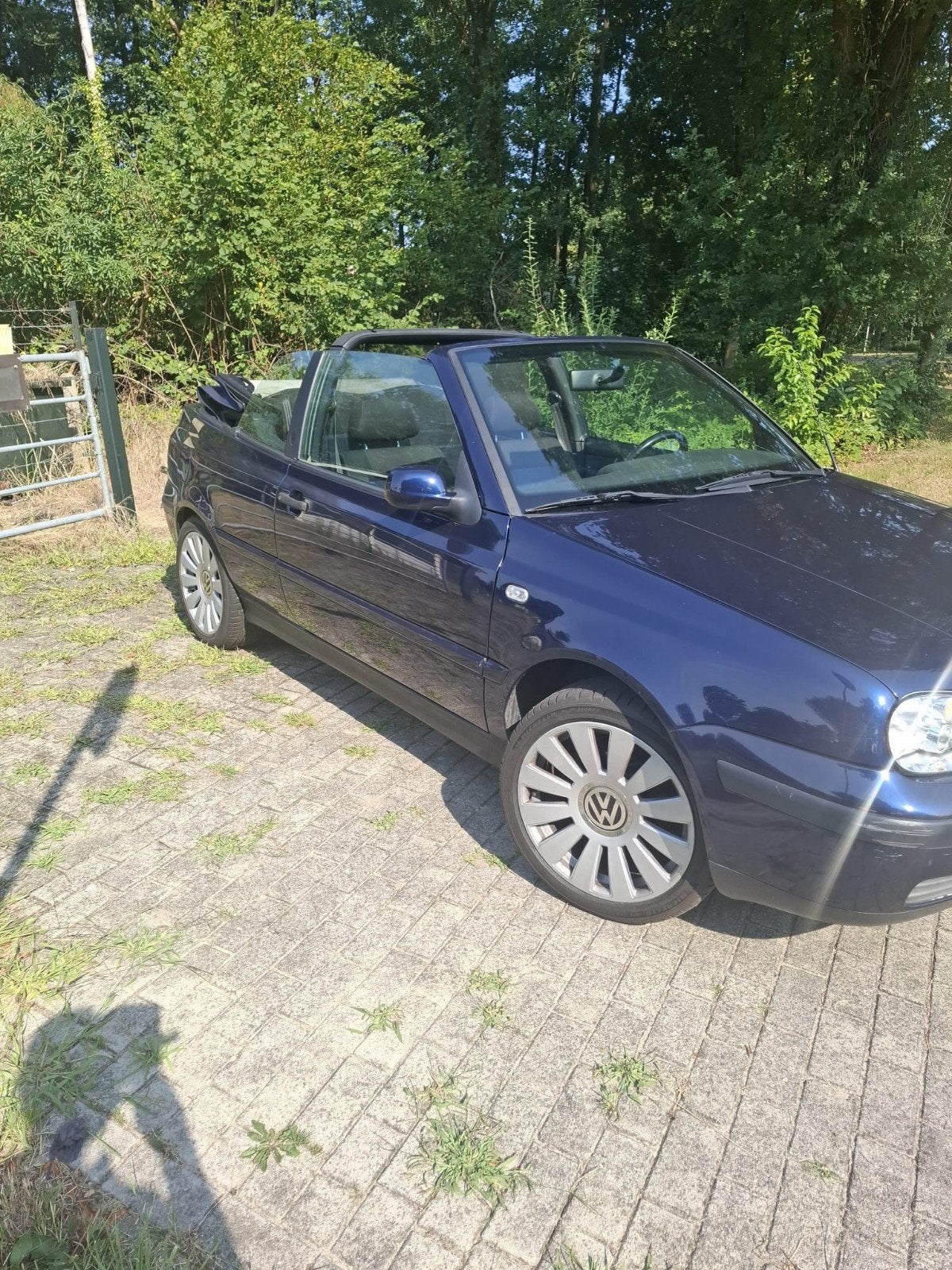 Volkswagen Golf 1.8 Cabriolet 55KW 1999 Blauw, Auto's, 74 pk, 4 cilinders, Cabriolet, 49 €/maand