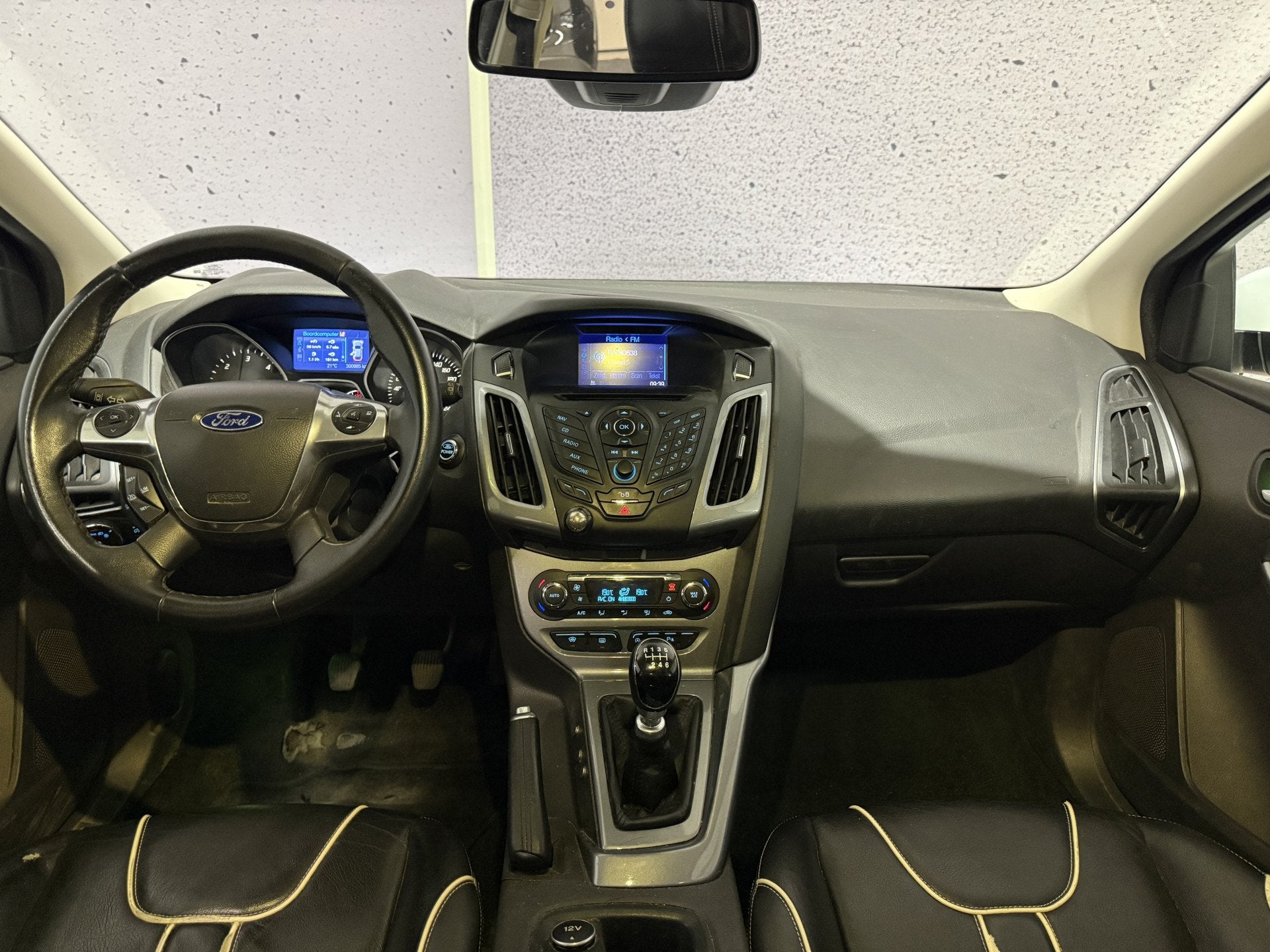 Ford FOCUS Wagon 1.6 TDCI ECOnetic Lease Titanium // LEDER /, Auto's, Ford, Euro 5, Gebruikt, Zwart, 4 cilinders
