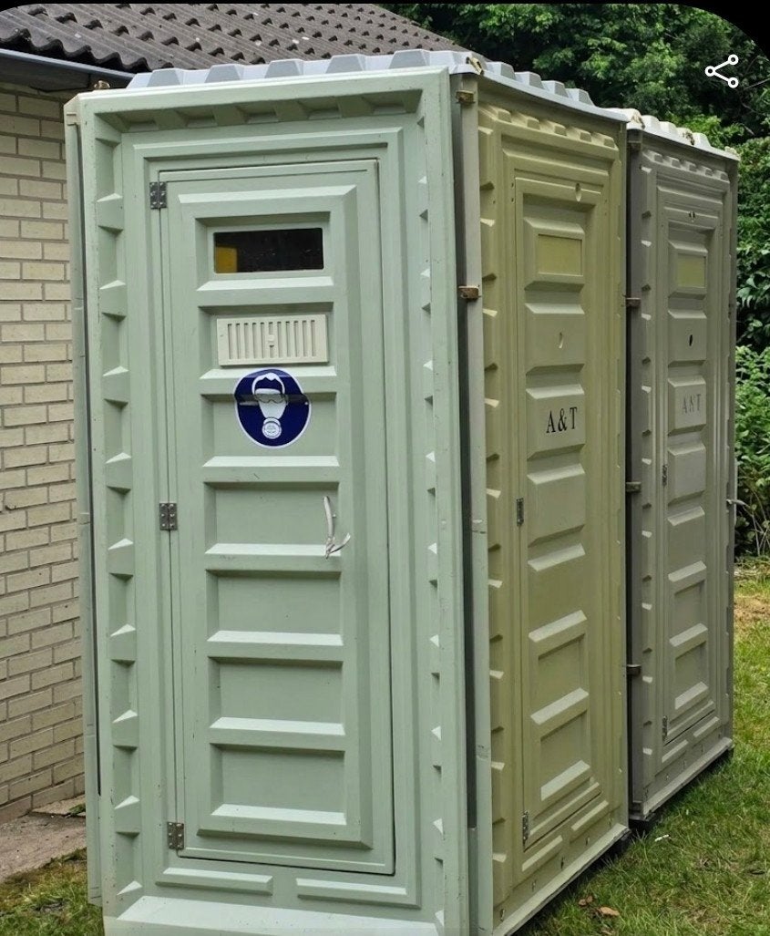 verkleedruimte met tijdelijke douche, mobiele douche, Ophalen, Zo goed als nieuw