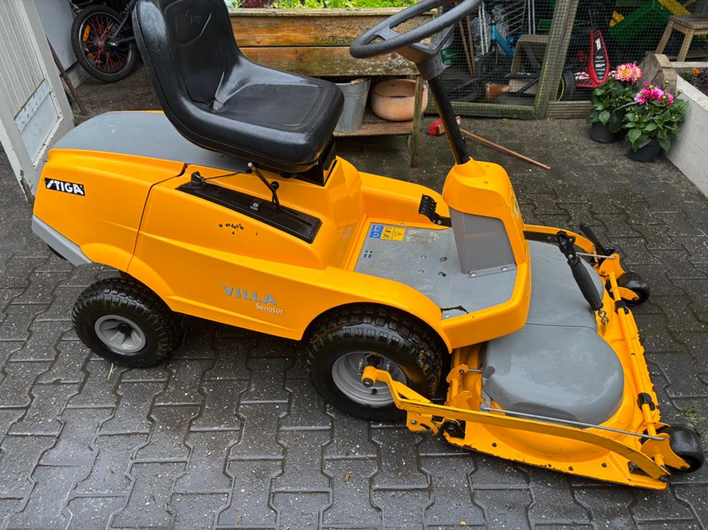 Stiga villa frontmaaier zitmaaier, Tuin en Terras, Zitmaaiers, Ophalen, Zo goed als nieuw