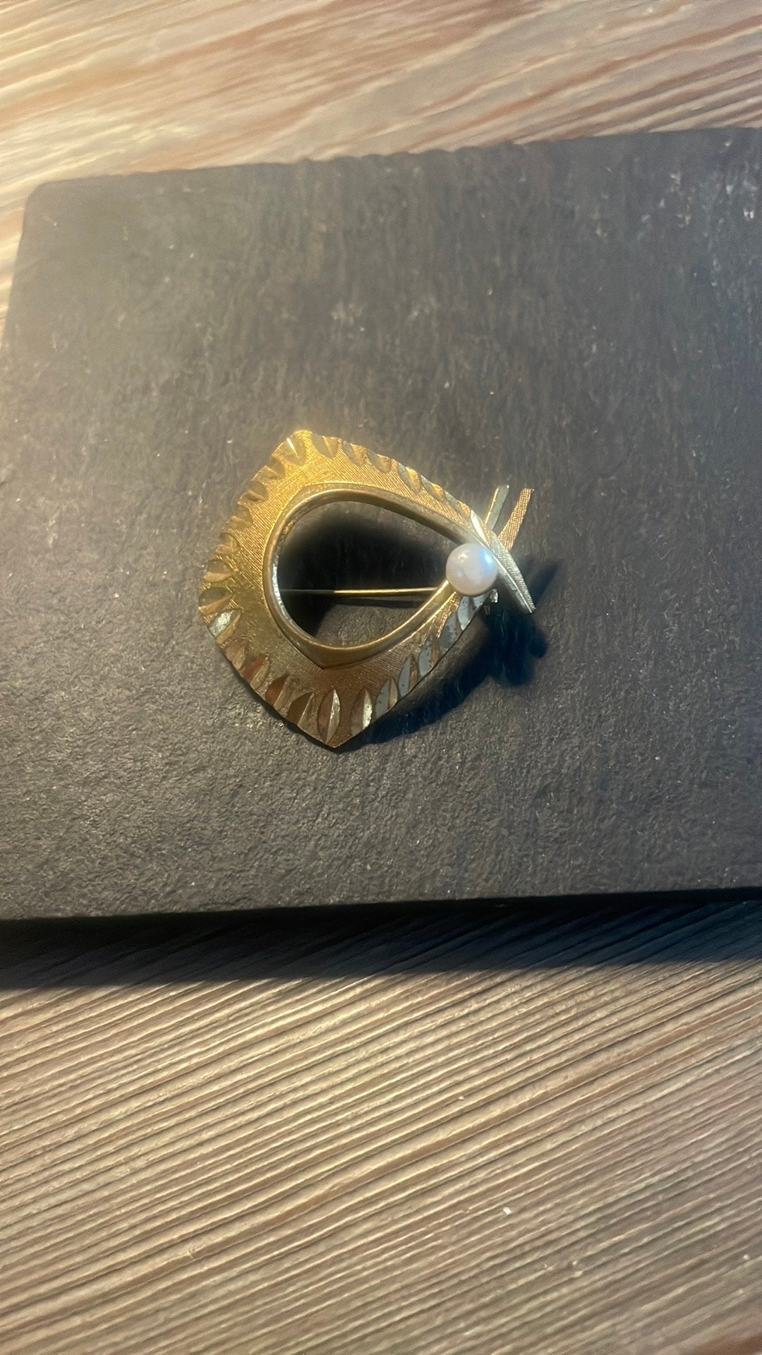 Vintage broche, Sieraden, Tassen en Uiterlijk, Broches, Overige materialen, Ophalen of Verzenden, Zo goed als nieuw, Met parel