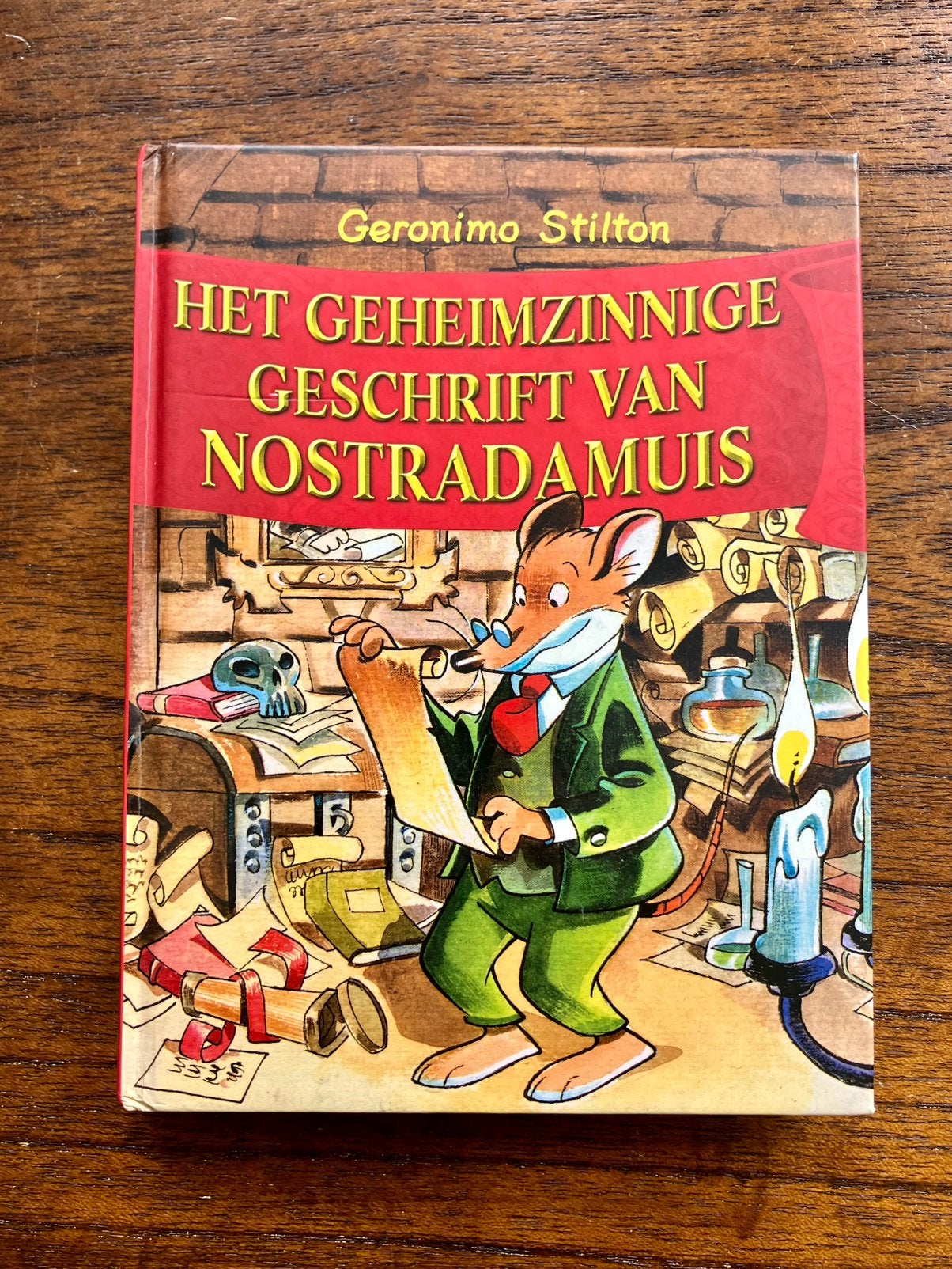 G. Stilton - Het geheimzinnige geschrift van Nostradamuis, Fictie algemeen, Geronimo Stilton, Ophalen of Verzenden, Zo goed als nieuw