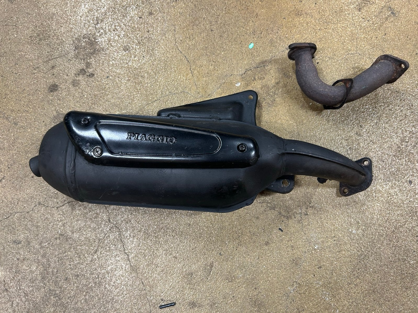 Piaggio 125/180 Uitlaat met bocht, zonder rammel, Fietsen en Brommers, Brommeronderdelen | Algemeen, Ophalen of Verzenden, Gebruikt