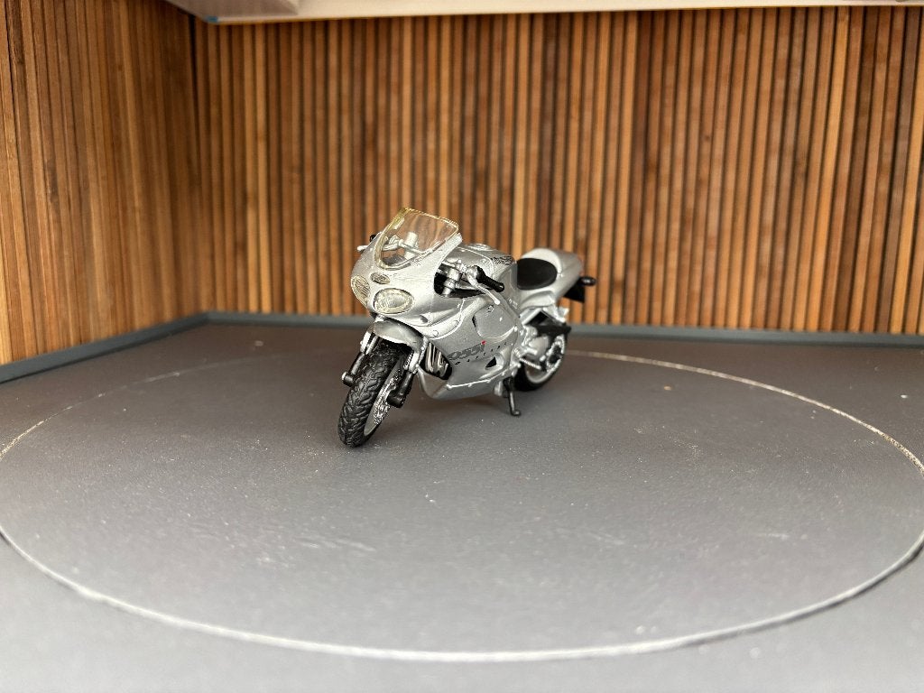 Triumph 955i Daytona 1:18 Maisto MJ, Ophalen of Verzenden, Zo goed als nieuw, Motor, Maisto