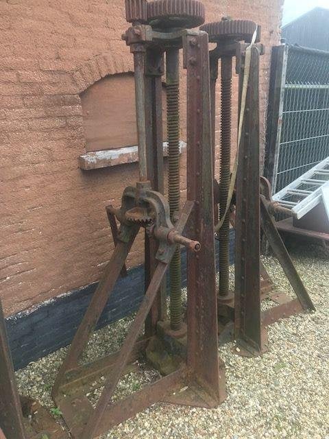 Tandheugel vijzels krik geklonken kolom 4x brocante staander, Ophalen, Gebruikt, Veranda