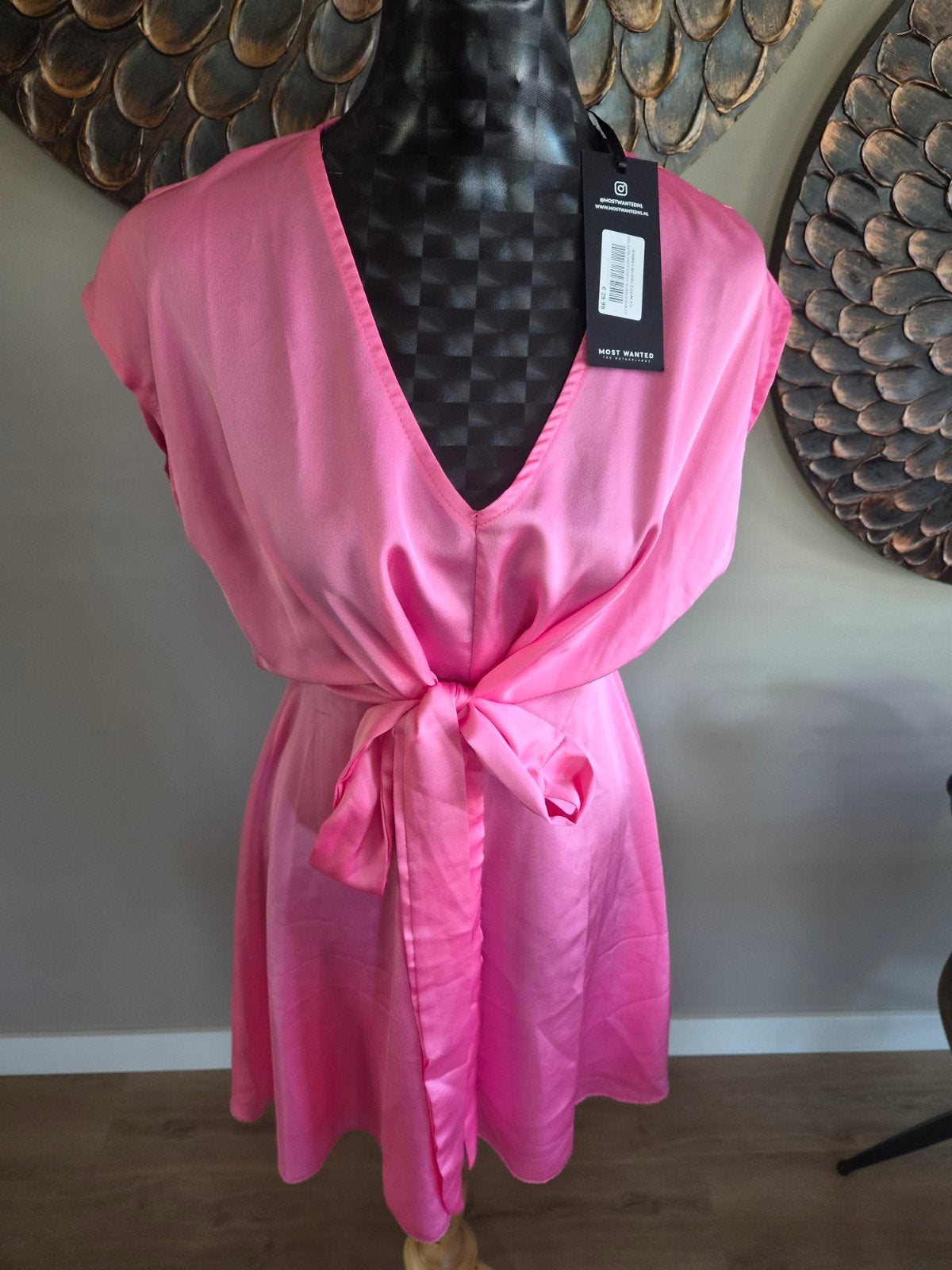 Nieuw roze satijn look most wanted jurkje xs, Ophalen of Verzenden, Nieuw, Maat 34 (XS) of kleiner