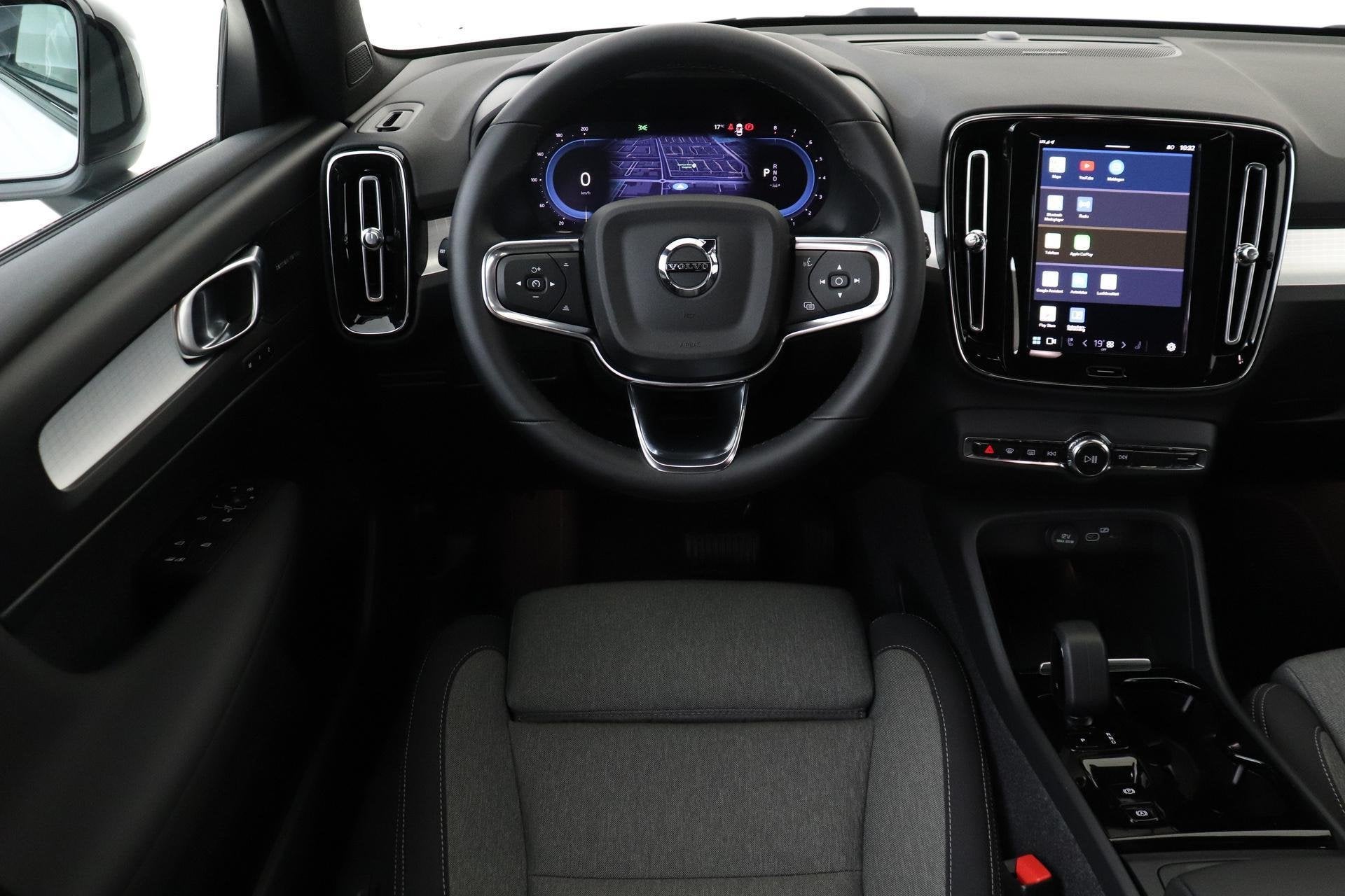 Volvo XC40 B4 (M-HYBRID) PLUS DARK -CAMERA|ADAP.CRUISE|VERW., 12 maanden, Euro 6, 4 cilinders, Wit