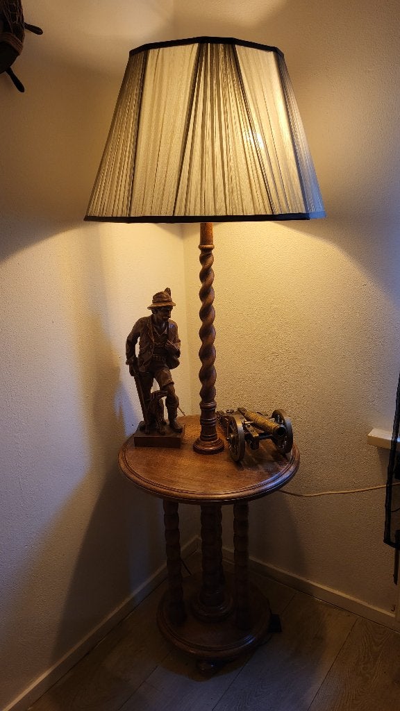Monumentale Antieke Vloerlamp & Tafel (1.85m!), Ophalen