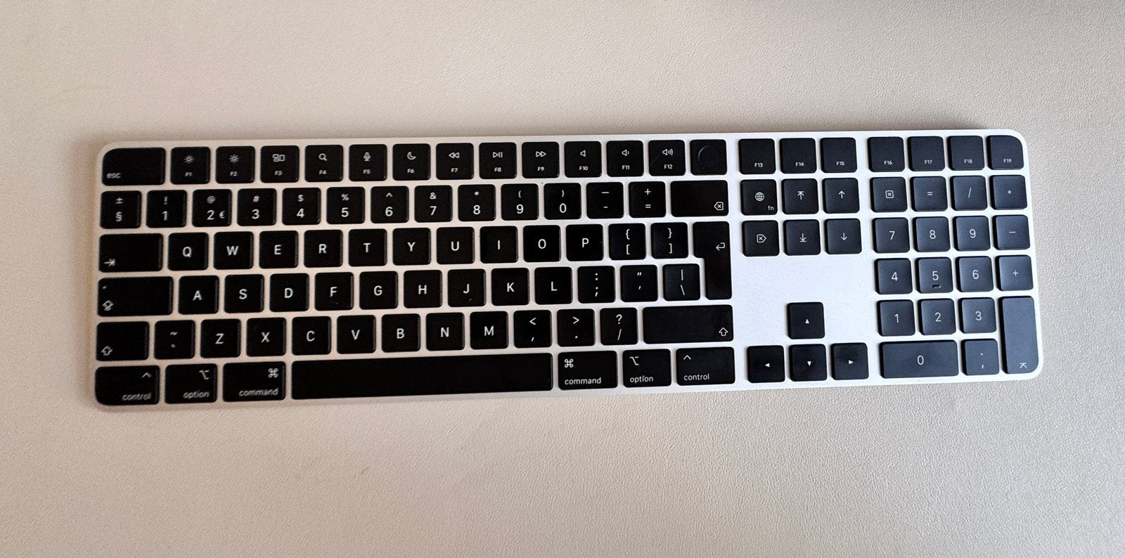 Apple Magic Keyboard Touch ID - Spacegrey, Computers en Software, Ophalen of Verzenden, Zo goed als nieuw