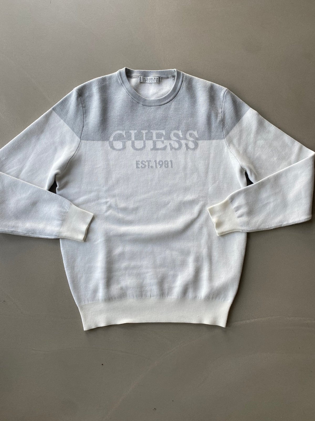 Guess trui | grijs/wit, Verzenden, Nieuw, Maat 48/50 (M), Wit