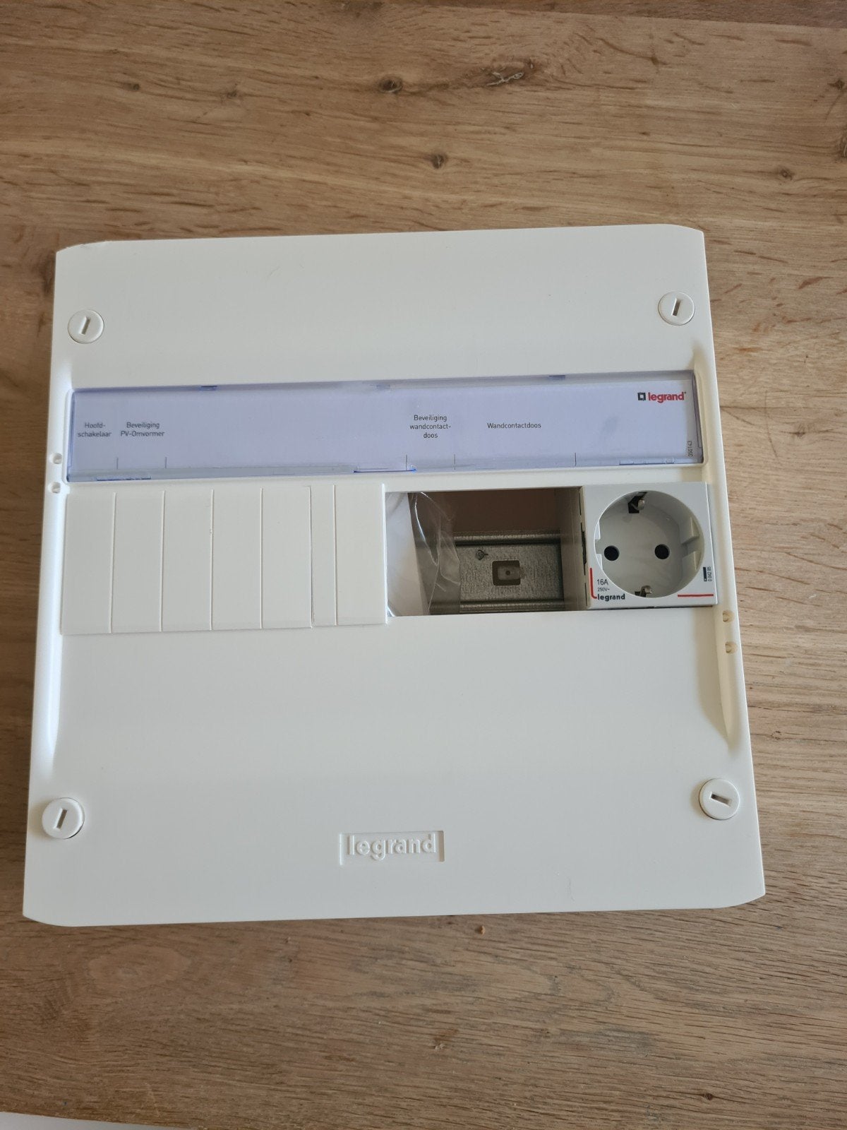 Legrand Groepenkast met DIN-rail en stopcontactmodule, Ophalen of Verzenden, Nieuw, Groepenkast