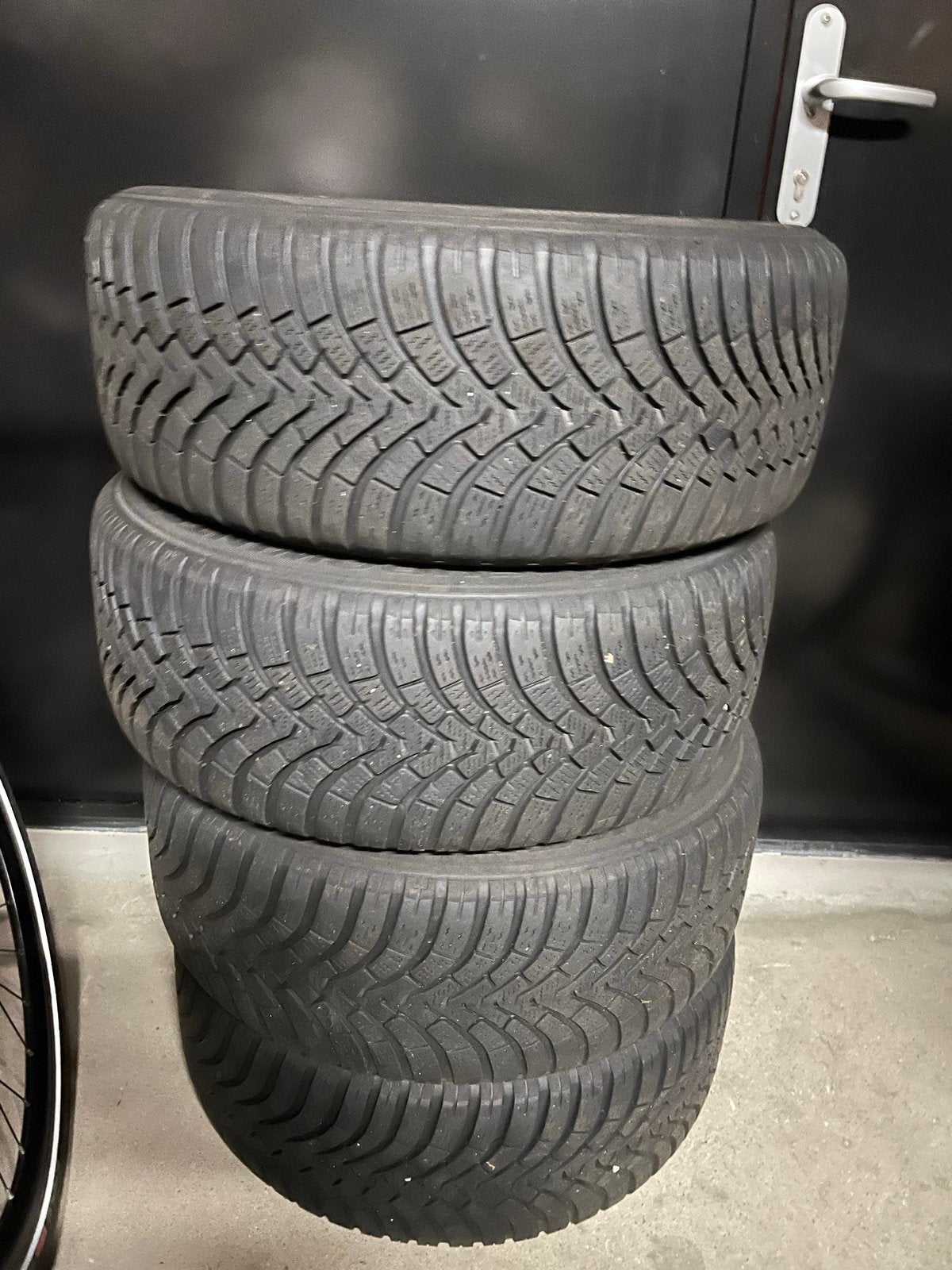 Audi/VW/Seat Winterset 16inch Falken banden op Dezent velgen, Auto-onderdelen, Ophalen, 16 inch, Banden en Velgen, Winterbanden
