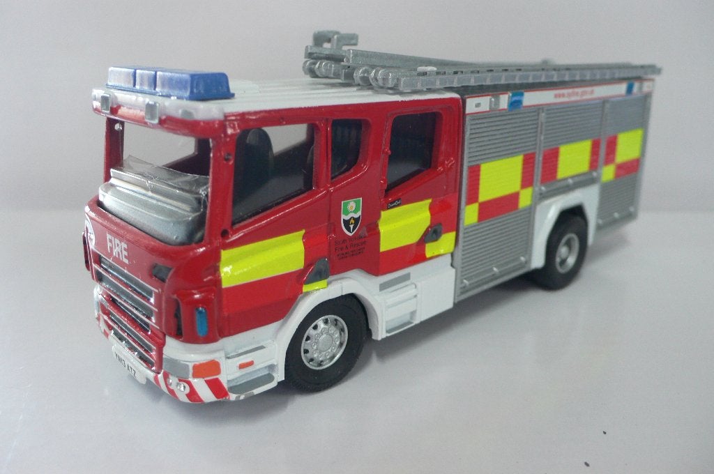 scania -south yorkshire brandweer-FIRE BRIGADE MODELS-1/50, Hobby en Vrije tijd, Modelauto's | 1:50, Verzenden, Zo goed als nieuw