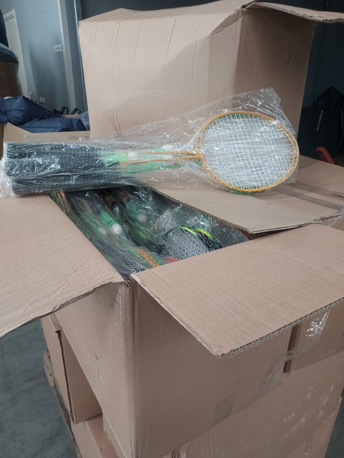 Partij handel badmintonsets

Gaat om diverse soorten en kleu, Ophalen
