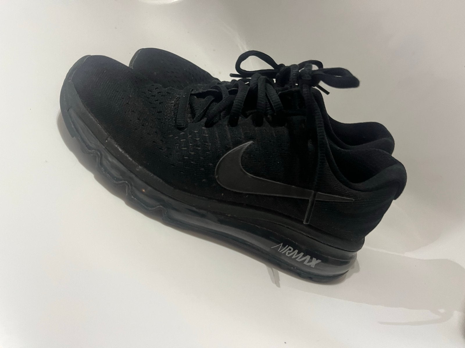 Nike Air Max 2017 - Gedragen maar in goede staat, Kleding | Dames, Schoenen, Zwart, Ophalen of Verzenden, Sneakers of Gympen, Gedragen