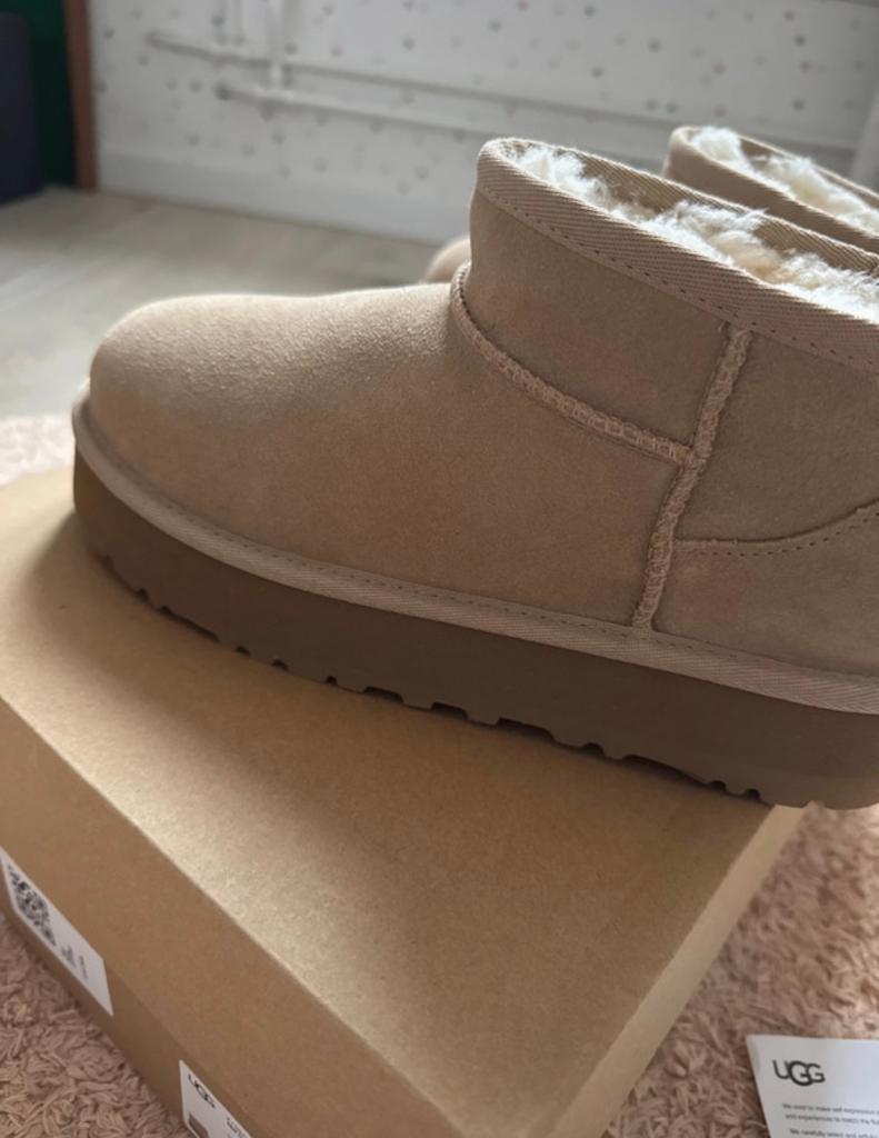 UGG classic ultra mini laarzen platform, Kleding | Dames, Schoenen, Beige, Snowboots, Nieuw, Ophalen of Verzenden