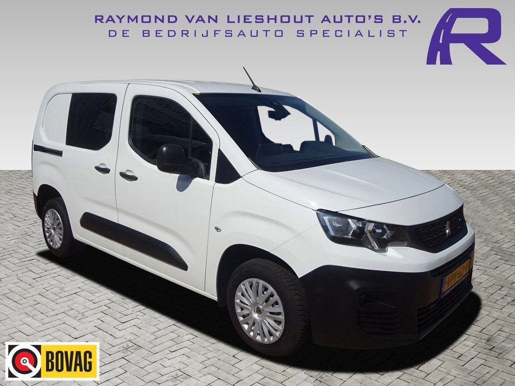 Peugeot Partner 1.2 PureTech Pro BENZINE AIRCO NAVI CRUISE C, Auto's, Voorwielaandrijving, Gebruikt, 1199 cc, Wit